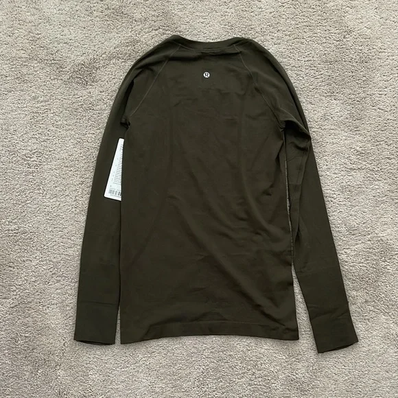 Lululemon top *NWT* - Picture 3 of 5